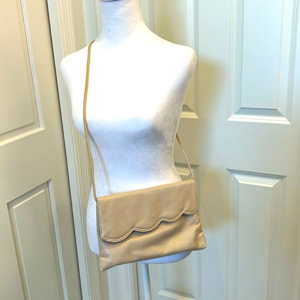 Vintage cream cross body purse